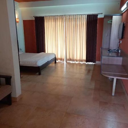 Nikhara Estate Resorts Kodlipet ภายนอก รูปภาพ
